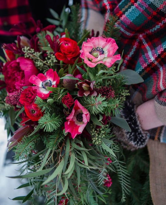 Se marier en Hiver : avantages et inspirations florales