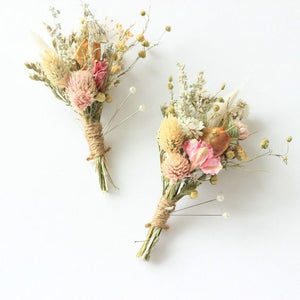 Petits bouquets de fleurs séchées : une idée-cadeau originale pour les invités de votre mariage