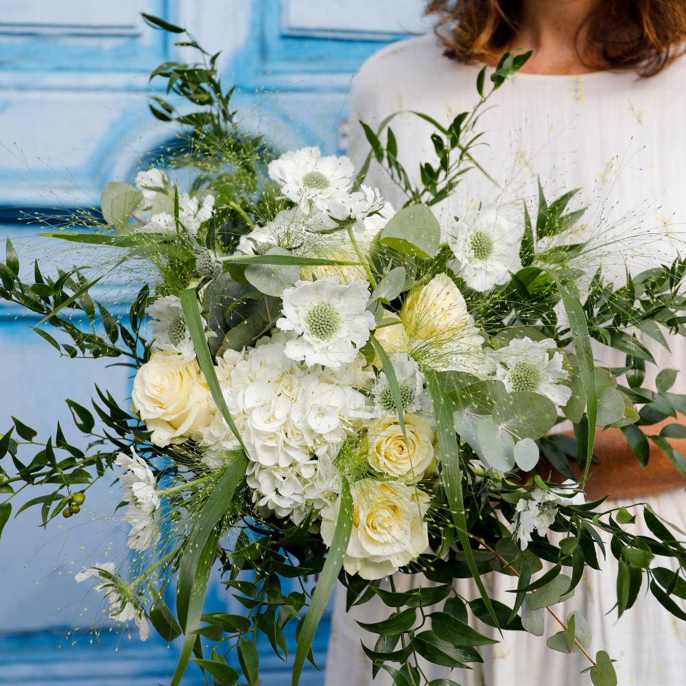 Pantone de l’année et fleurs blanches : l’élégance intemporelle pour un mariage